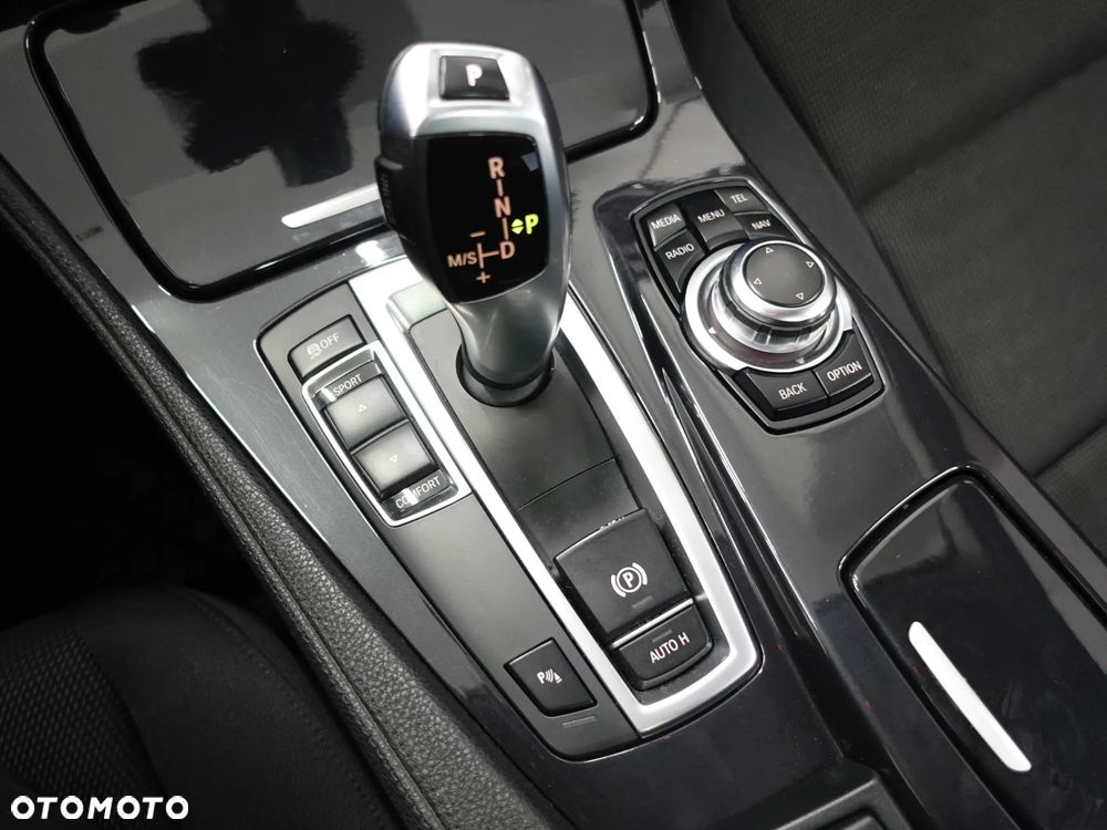 BMW Seria 5 528i - 33