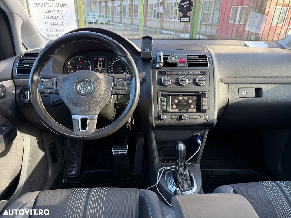 Volkswagen Touran - 11
