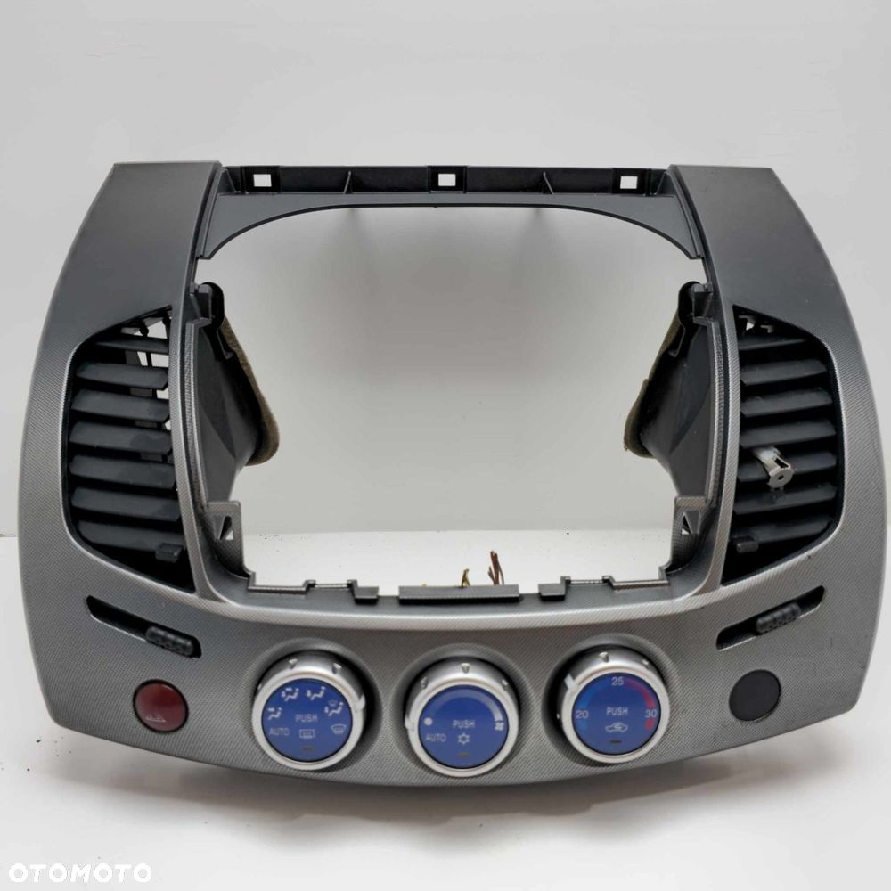 mitsubishi l200 iv 4 2.5 did panel nawiewu klimatyzacji ramka - 1