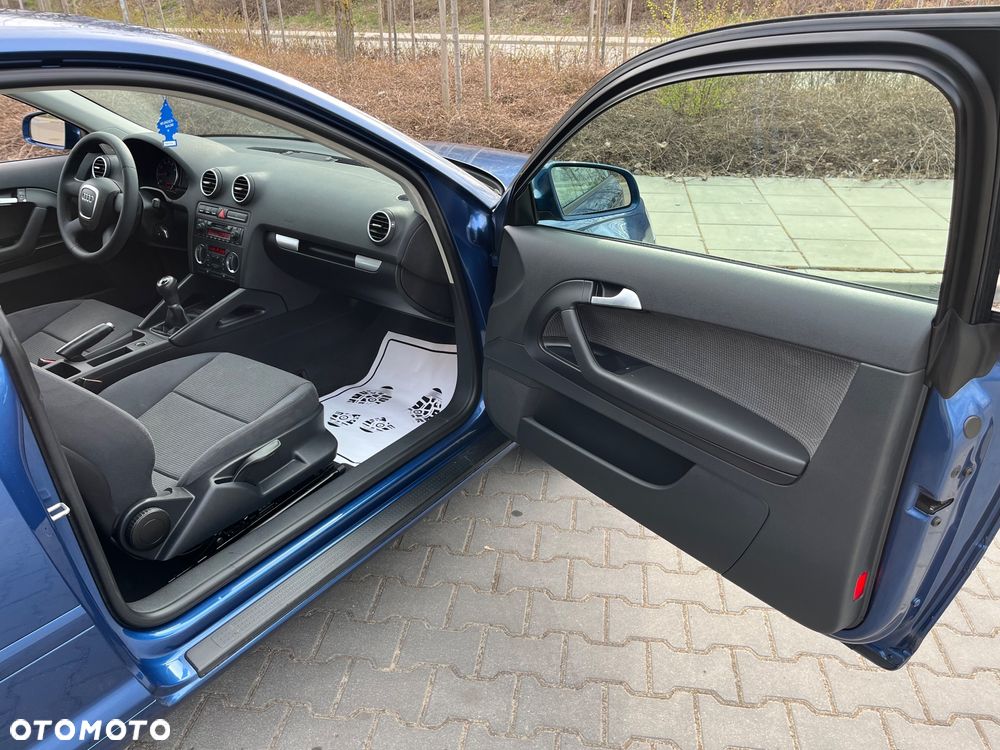 Audi A3 3-drzwiowe 1.6 Ambition - 33