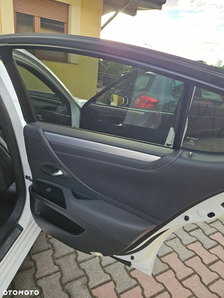 Lexus ES 300h F Sport Edition - 15
