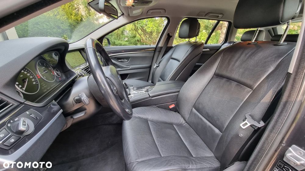 BMW Seria 5 525d - 10