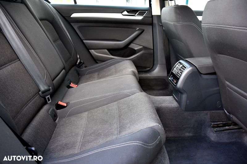 Volkswagen Passat 2.0 TDI DSG Highline - 16