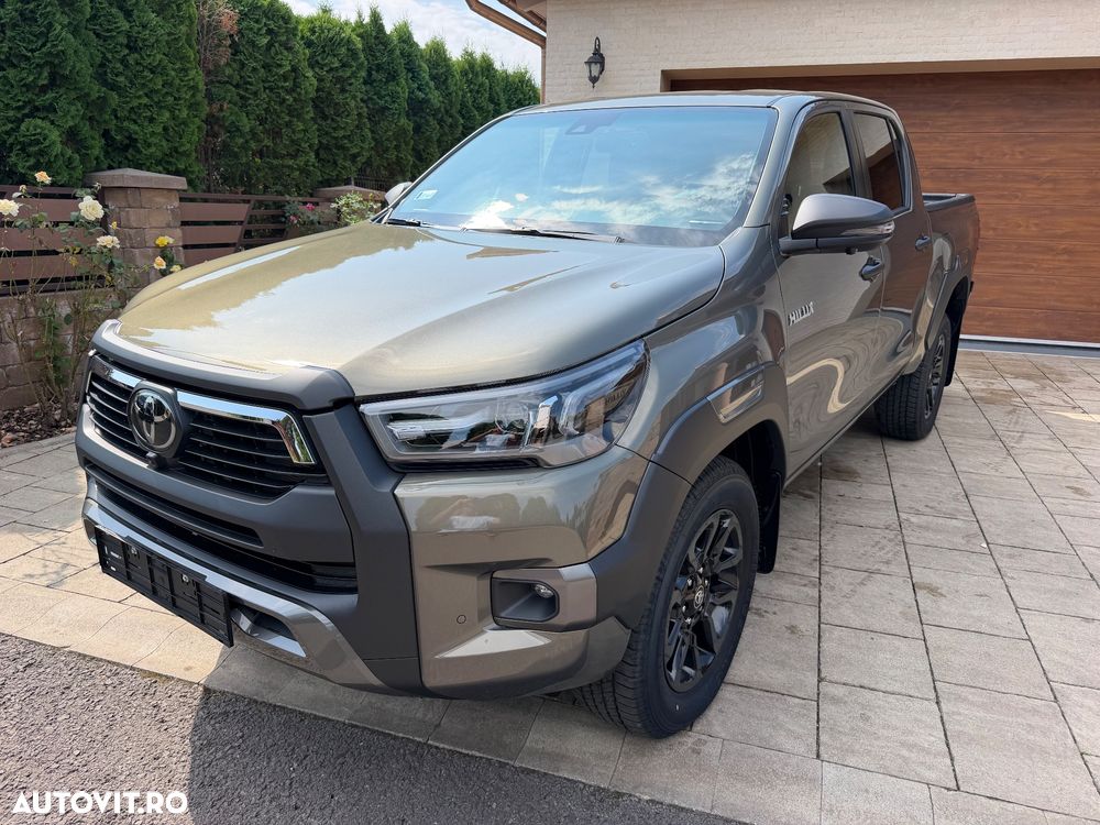 Toyota Hilux 2.8D MHEV Double Cab 6AT AWD Invincible - 1