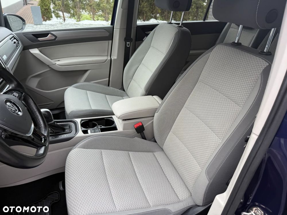 Volkswagen Touran - 18