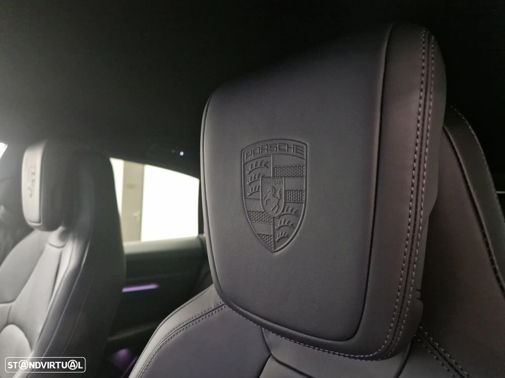 Porsche Macan Electric 4 - 16