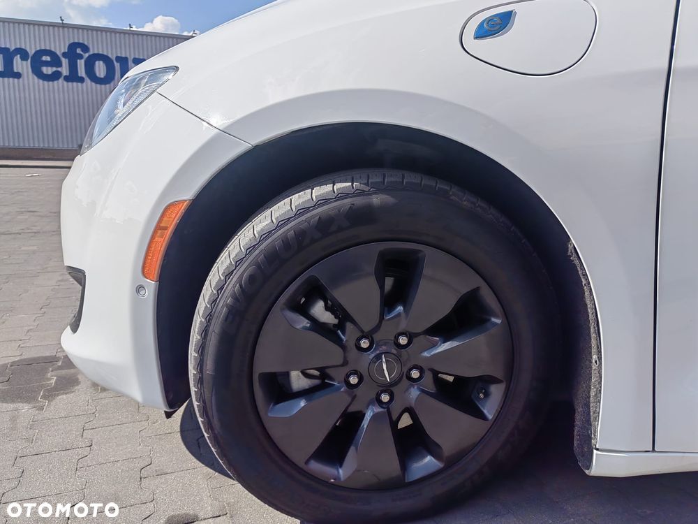 Chrysler Pacifica - 14