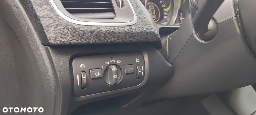 Volvo V40 D2 Kinetic - 29