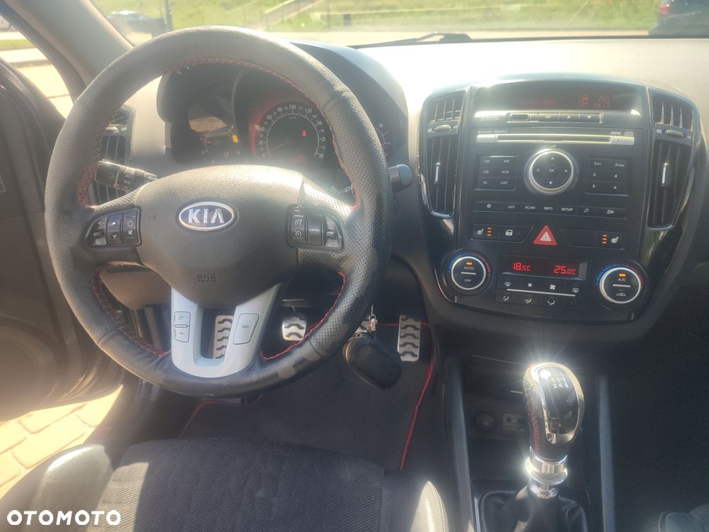 Kia Ceed - 8