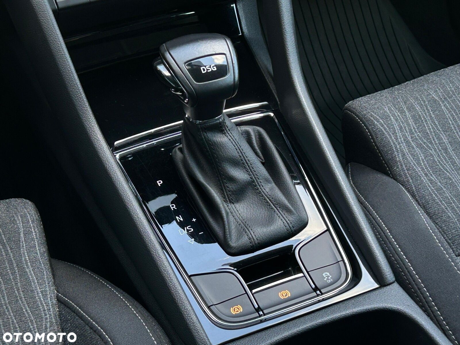 Skoda Karoq 1.5 TSI ACT GPF 4x2 Style DSG - 25