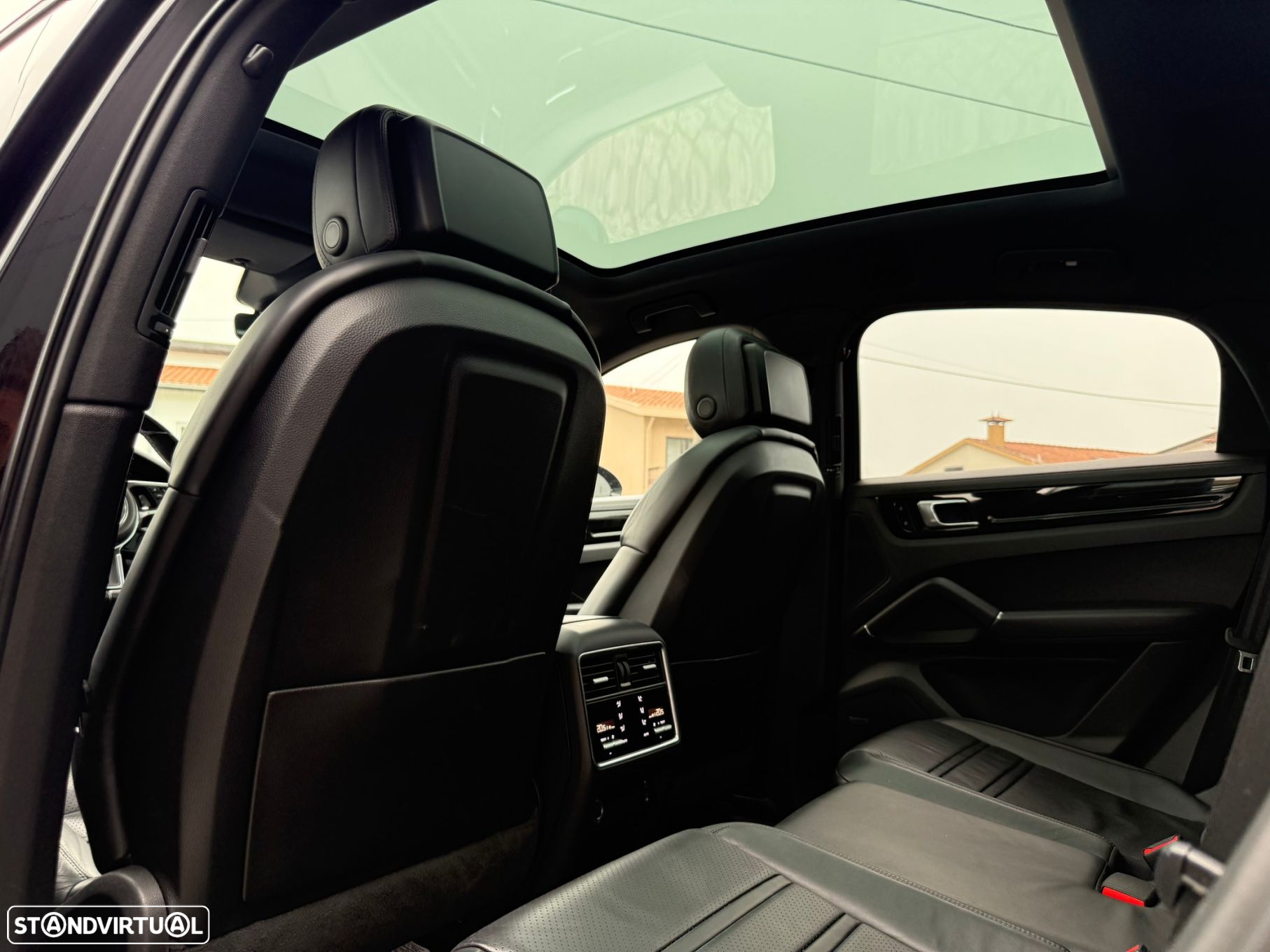 Porsche Cayenne Coupé E-Hybrid - 15