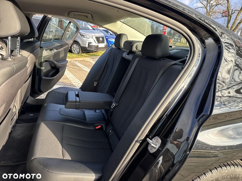 BMW Seria 5 530i GPF xDrive Sport Line sport - 16