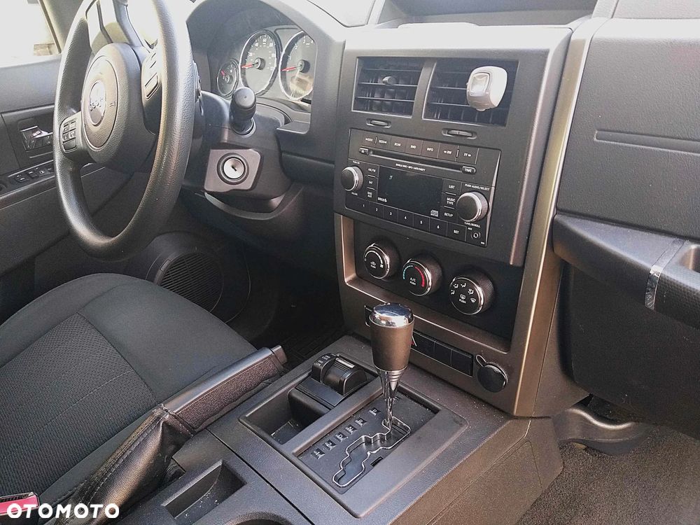 Jeep Liberty - 10