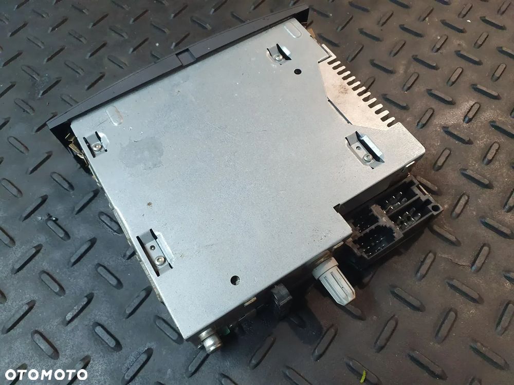 RENAULT CLIO III RADIO FABRYCZNE 8200633624 - 6