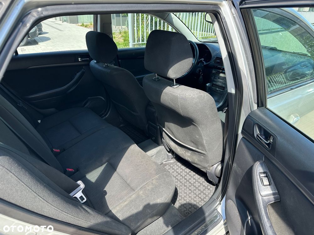 Toyota Avensis 2.0 D-4D Sol - 12