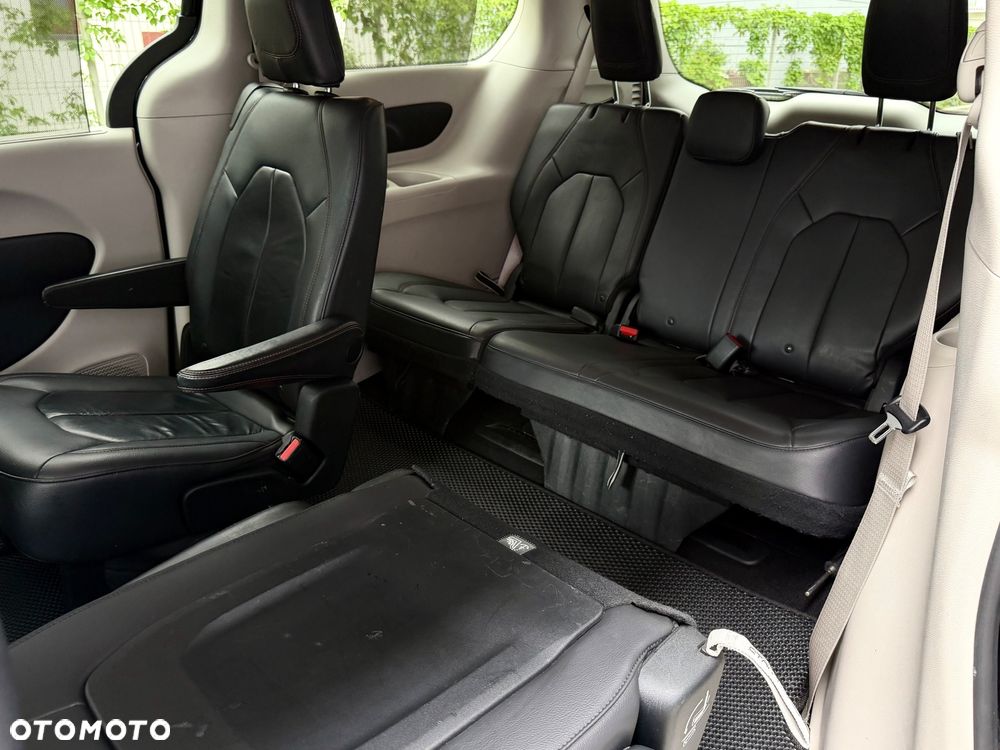 Chrysler Pacifica - 21