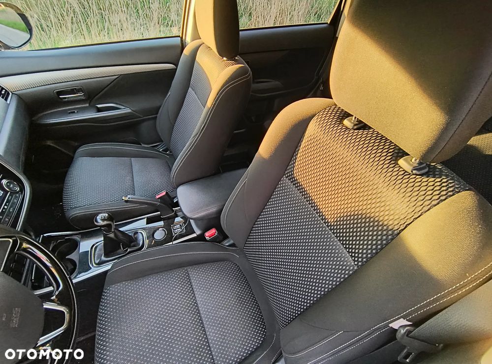 Mitsubishi Outlander 2.0 2WD Edition 100 - 16
