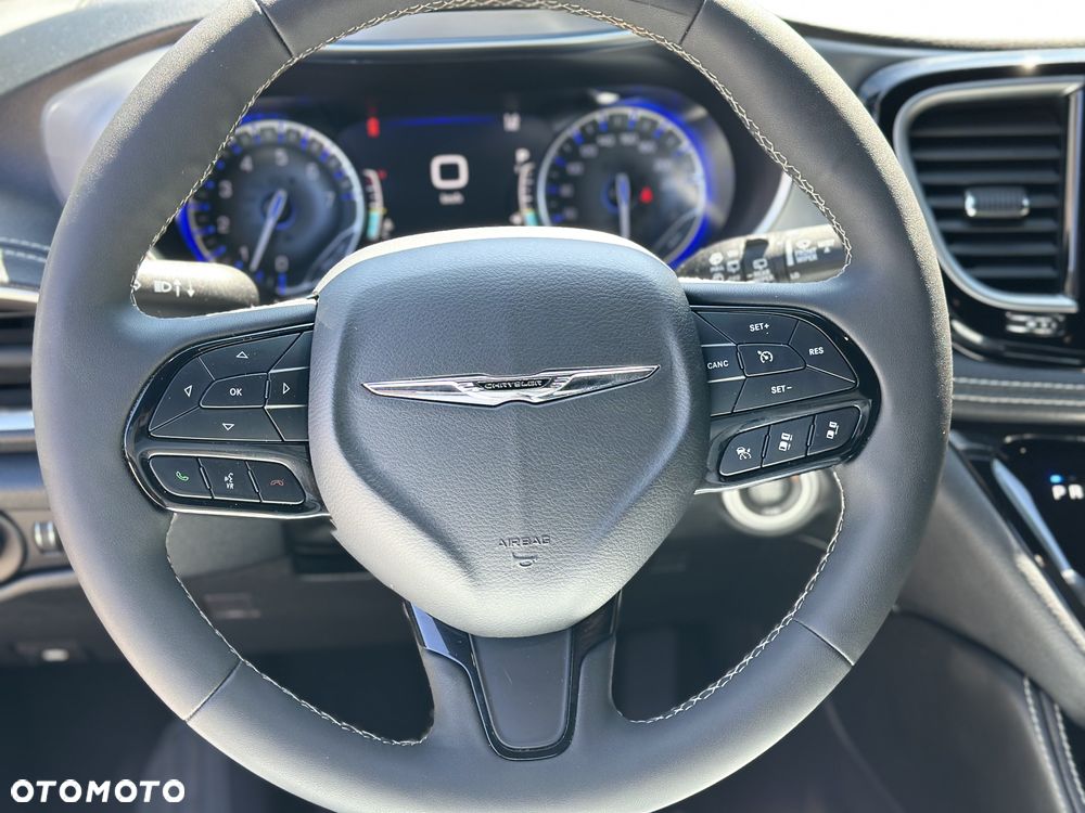 Chrysler Pacifica - 28
