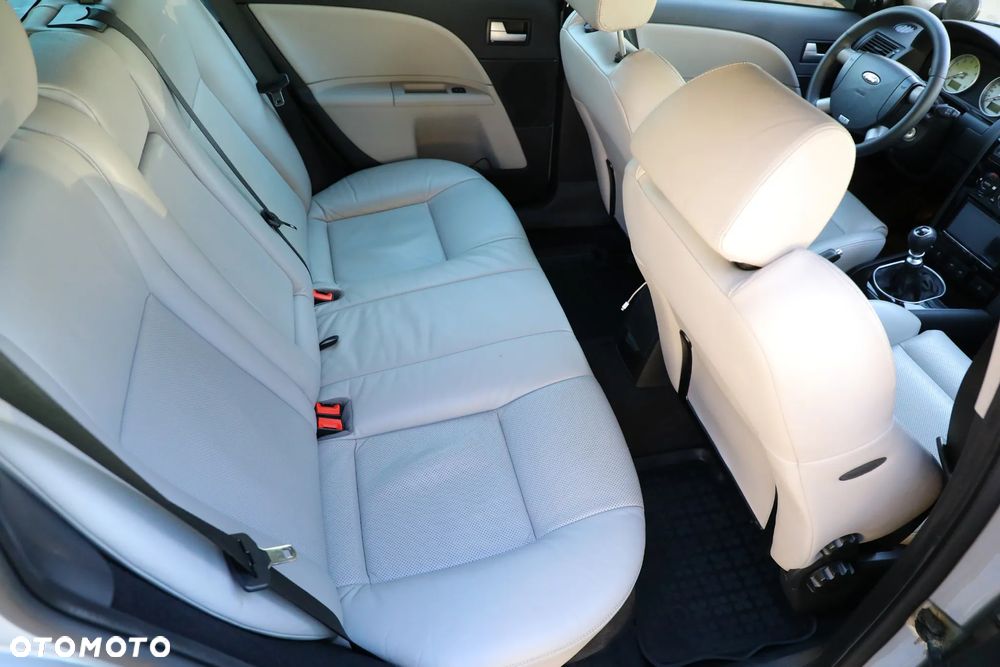 Ford Mondeo V6 ST 220 - 25
