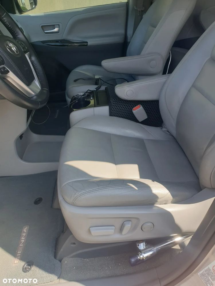 Toyota Sienna 3.5 V6 - 14