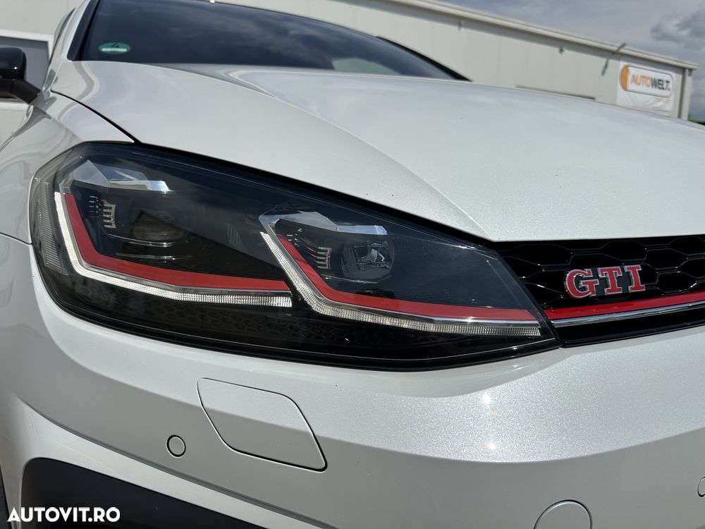 Volkswagen Golf - 9
