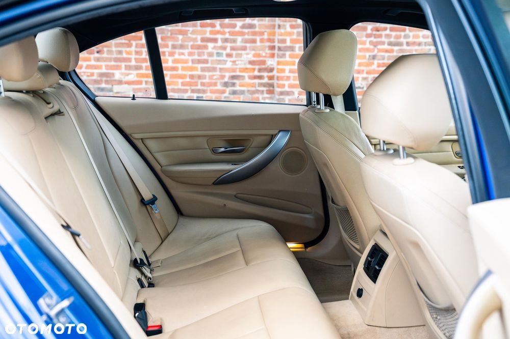 BMW Seria 3 328i - 23