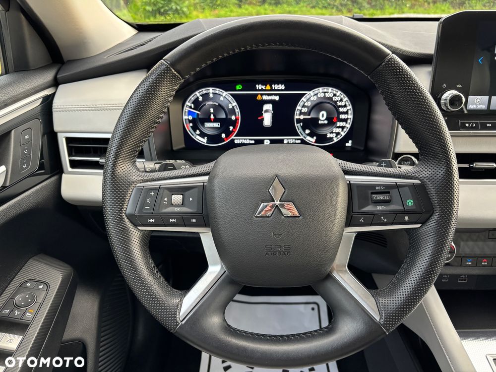 Mitsubishi Outlander - 14