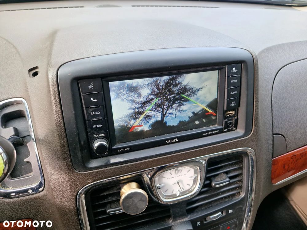 Chrysler Town & Country 3.6 Limited - 12