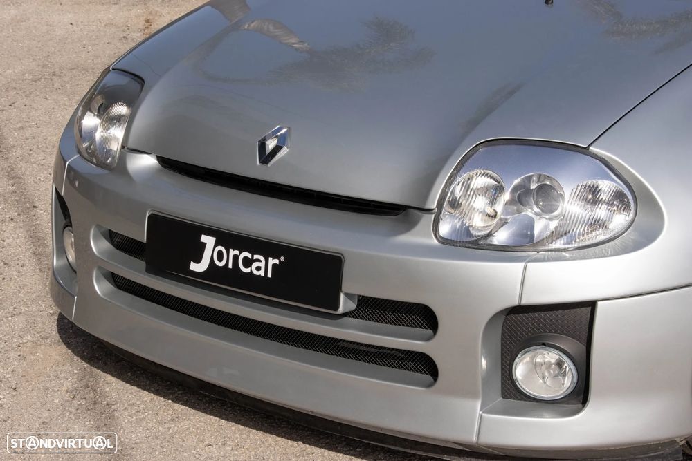 Renault Clio 3.0 V6 Sport - 7