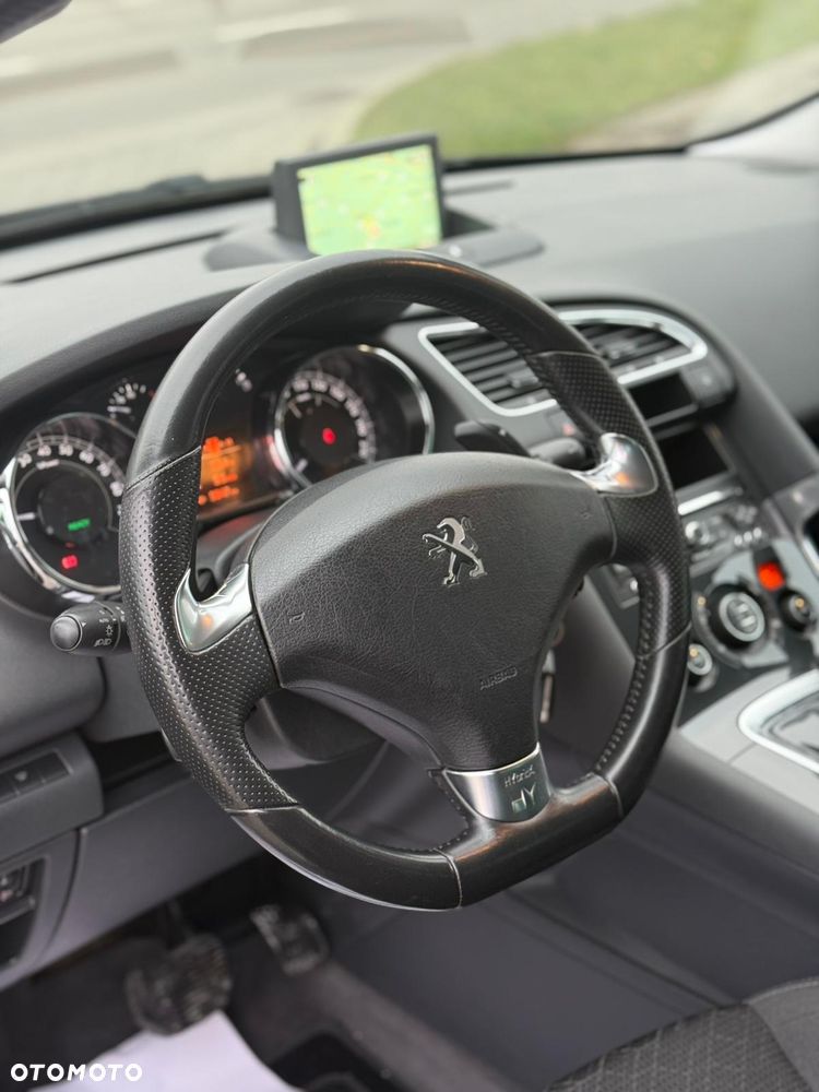 Peugeot 3008 Hybrid4 - 5