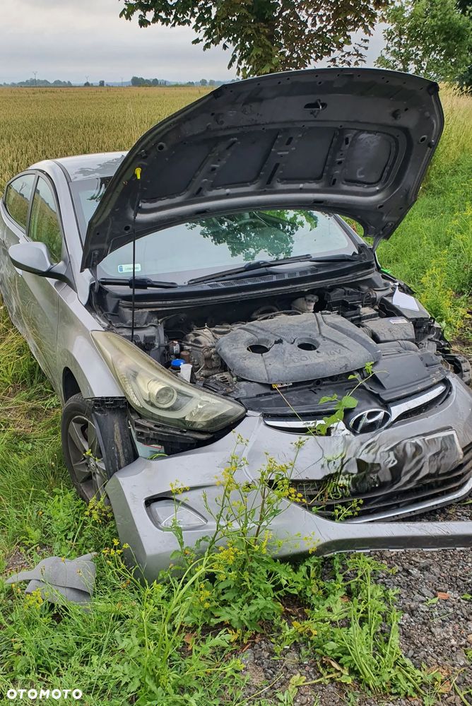 Hyundai Elantra - 1