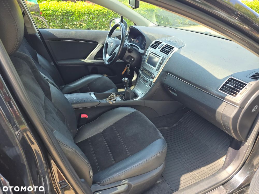 Toyota Avensis 2.0 Premium - 12
