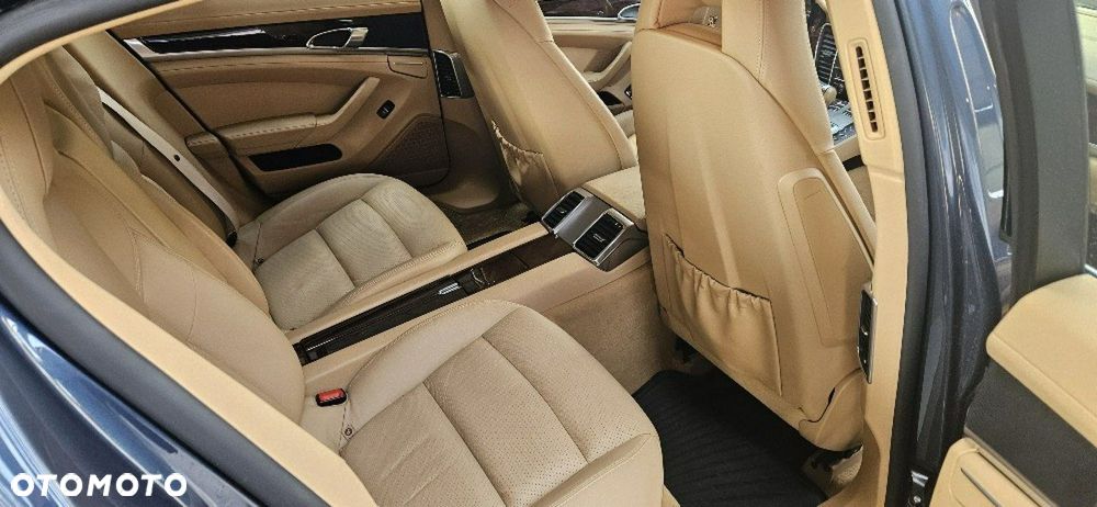 Porsche Panamera - 21