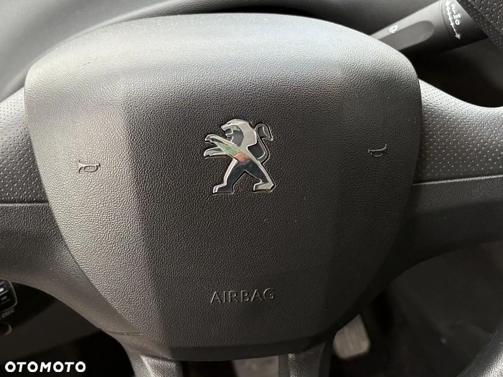 Peugeot 208 - 21