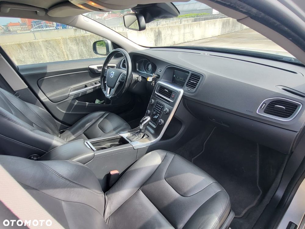 Volvo V60 D4 Geartronic Momentum - 12
