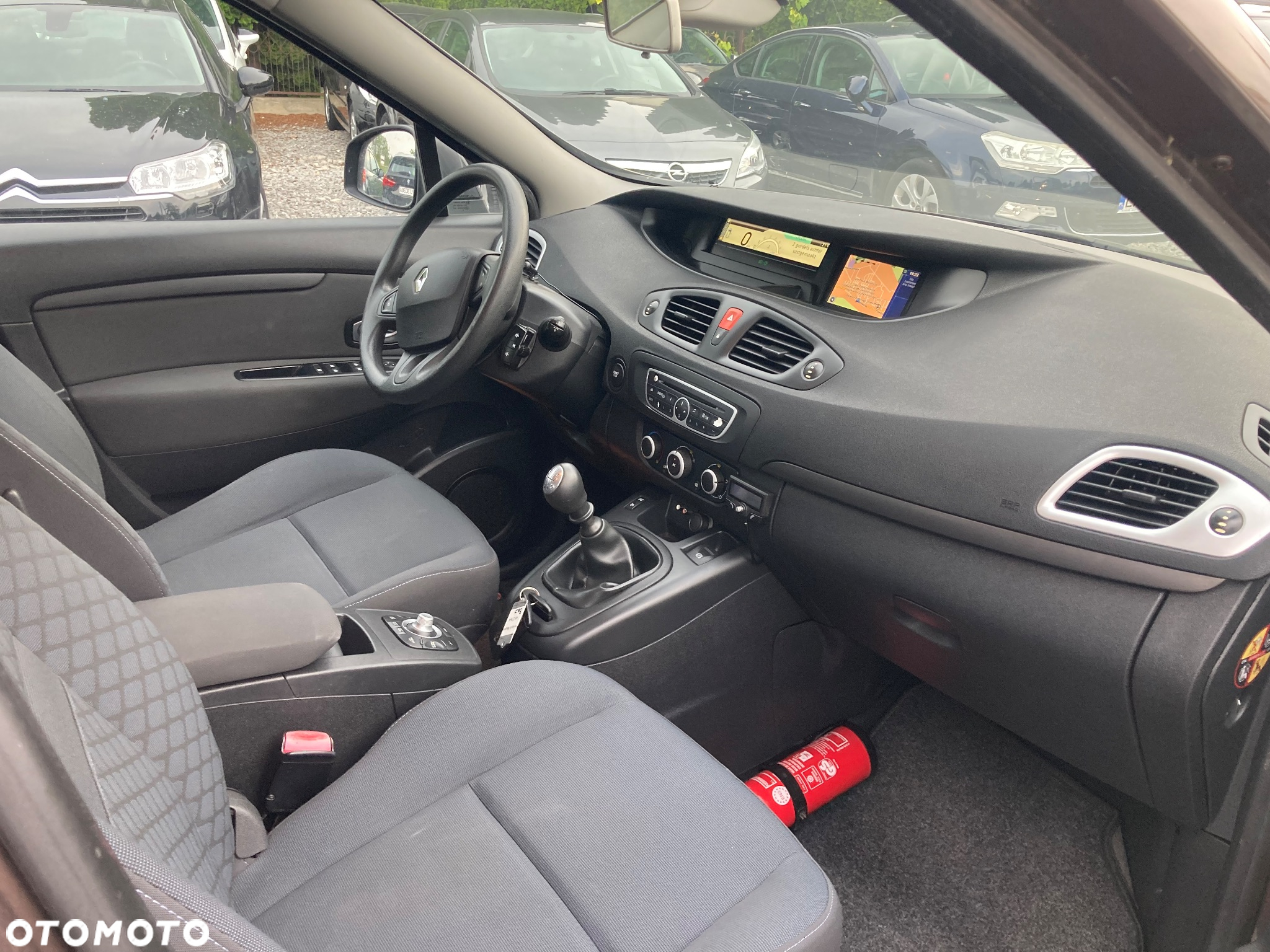 Renault Scenic 1.6 16V 110 Authentique - 11