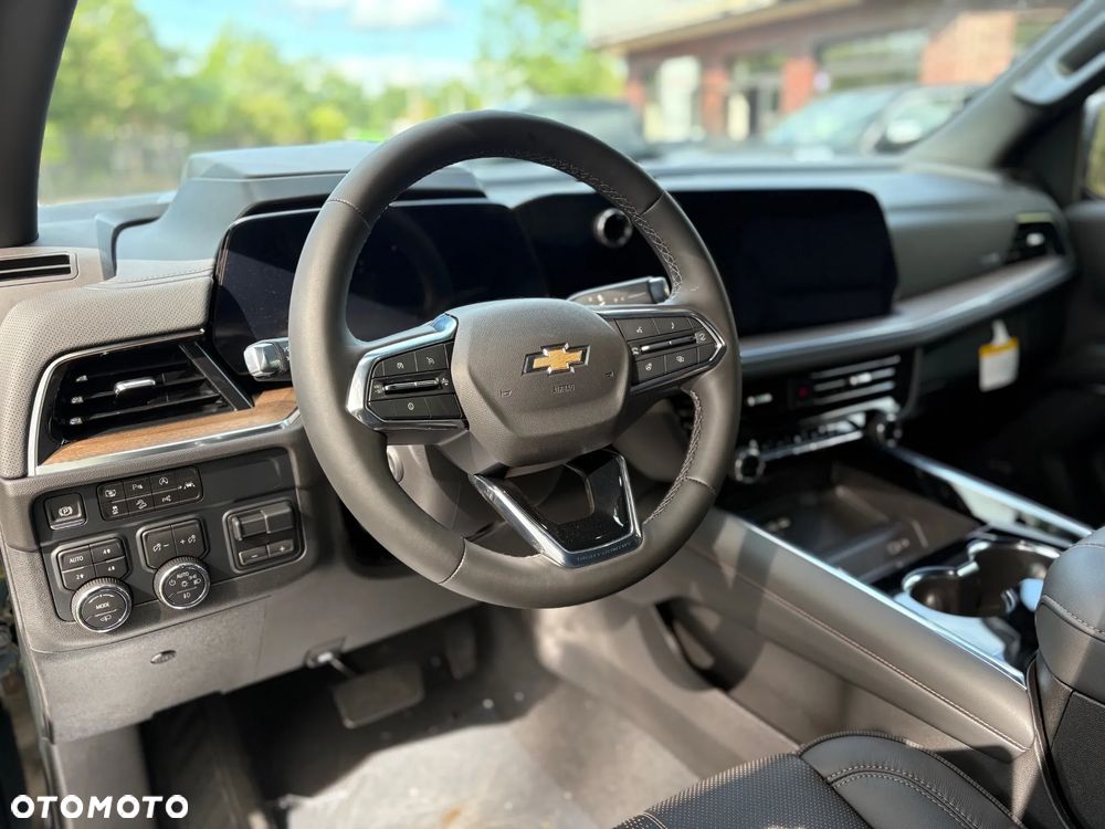 Chevrolet Suburban - 13