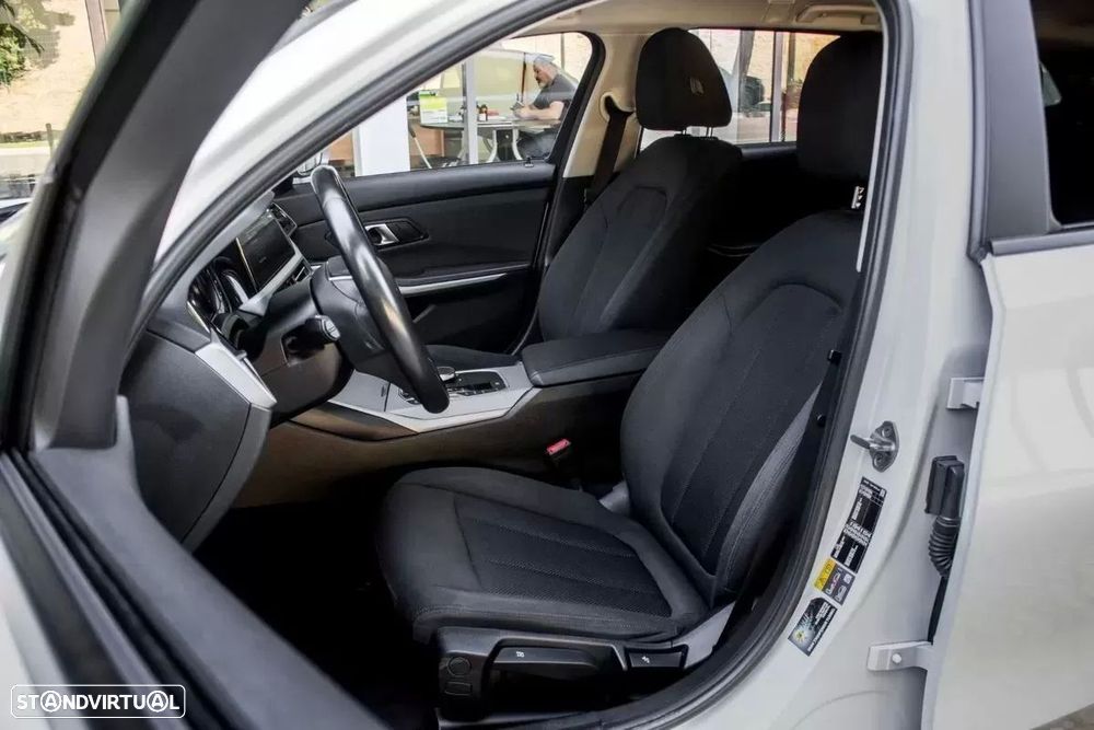 BMW 330 e Line Luxury Auto - 27