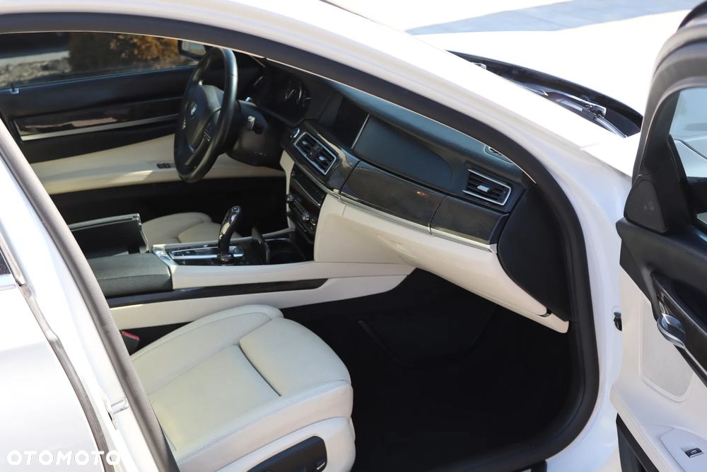 BMW Seria 7 750Li - 30