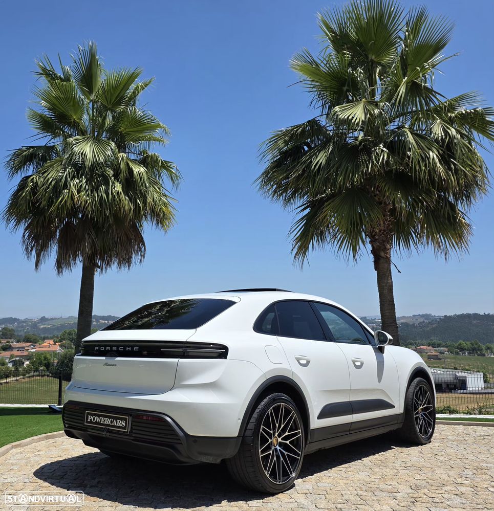 Porsche Macan Electric - 12