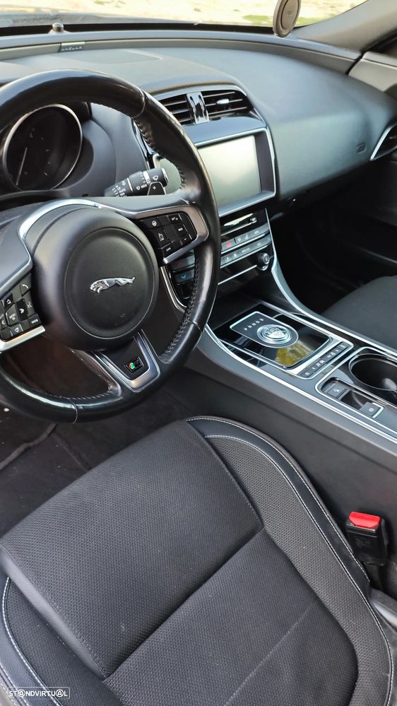 Jaguar XE 2.0 D R-Sport Aut. - 6