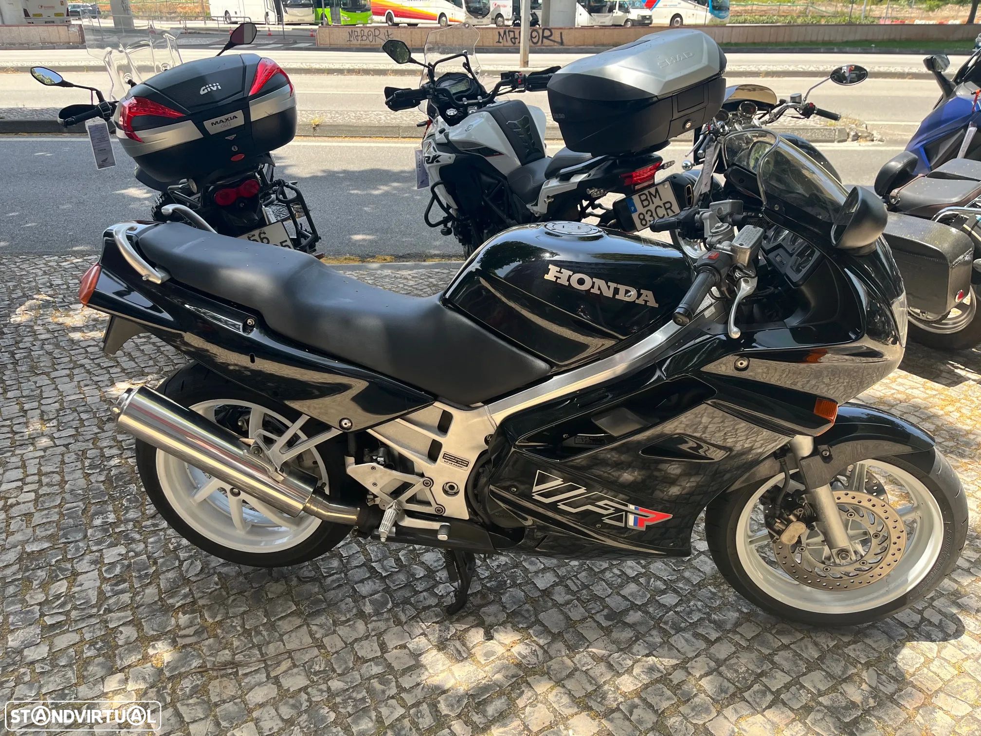 Honda VFR 750 F - 1