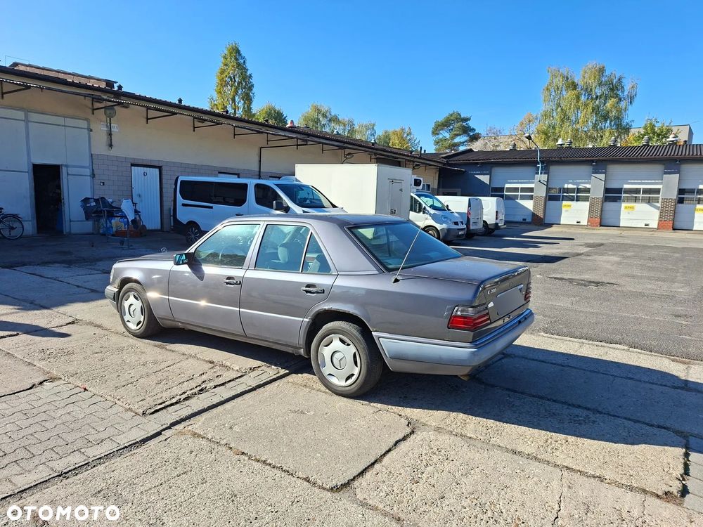 Mercedes-Benz E-Class 1994 photo 4