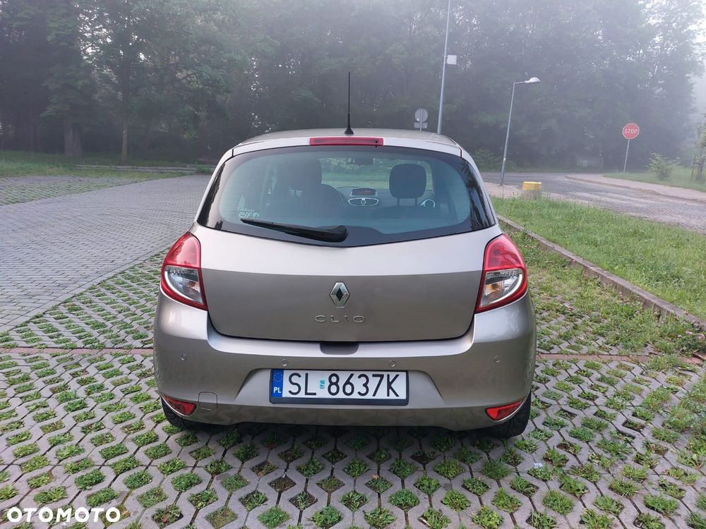 Renault Clio 1.2 16V Alize - 10