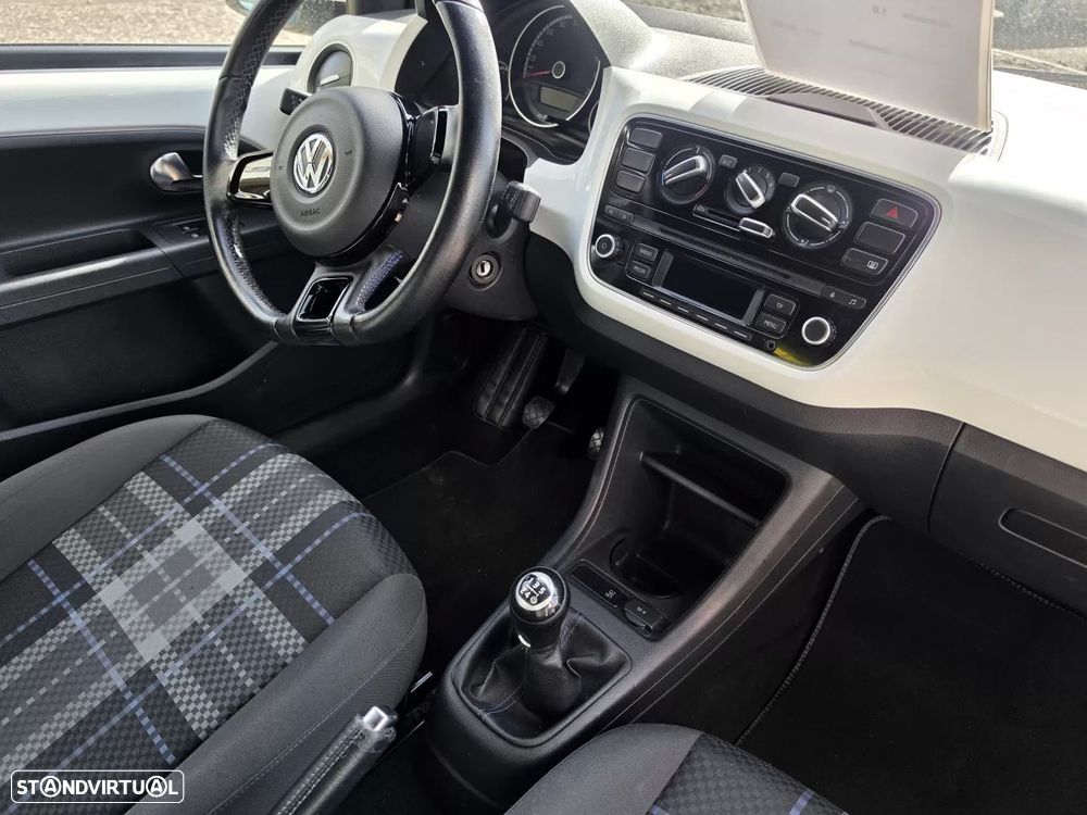 VW Up! 1.0 High - 6