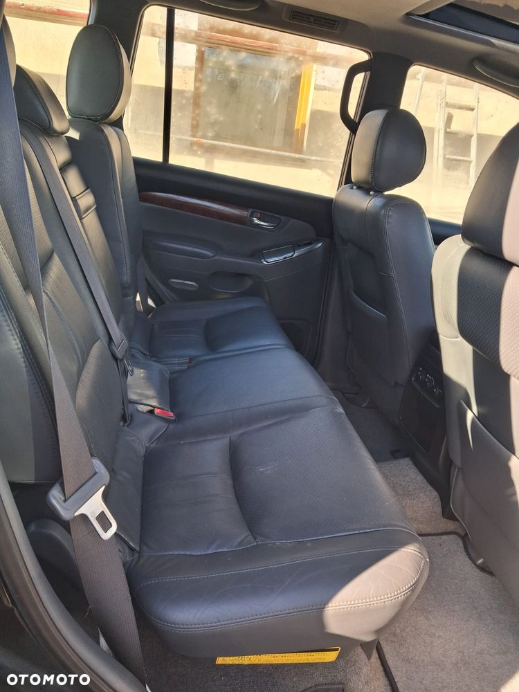 Toyota Land Cruiser - 7