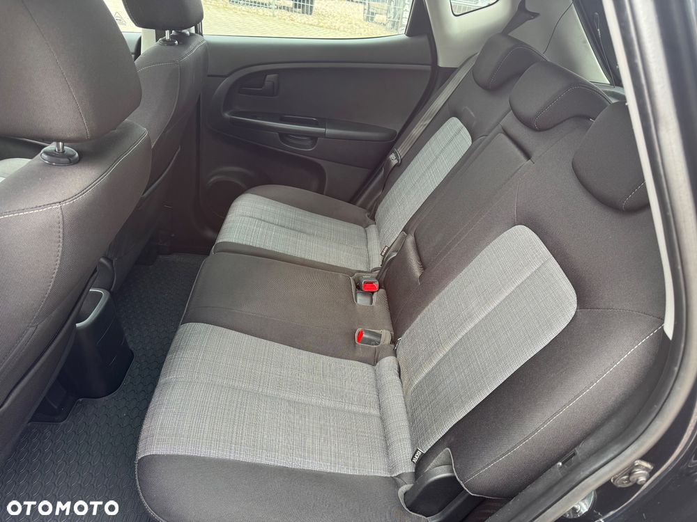 Kia Venga - 34