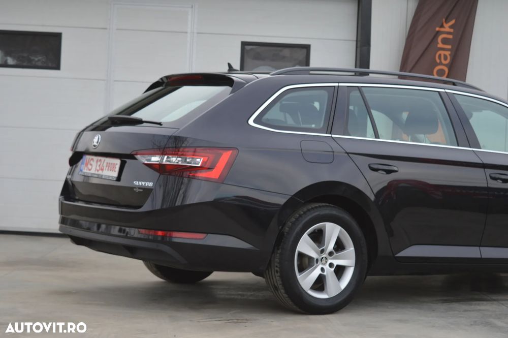 Skoda Superb 2.0 TDI DSG Ambition - 9