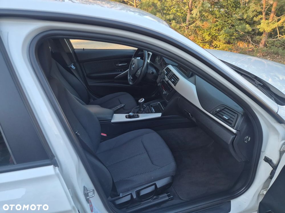 BMW Seria 3 318d DPF Edition Lifestyle - 23