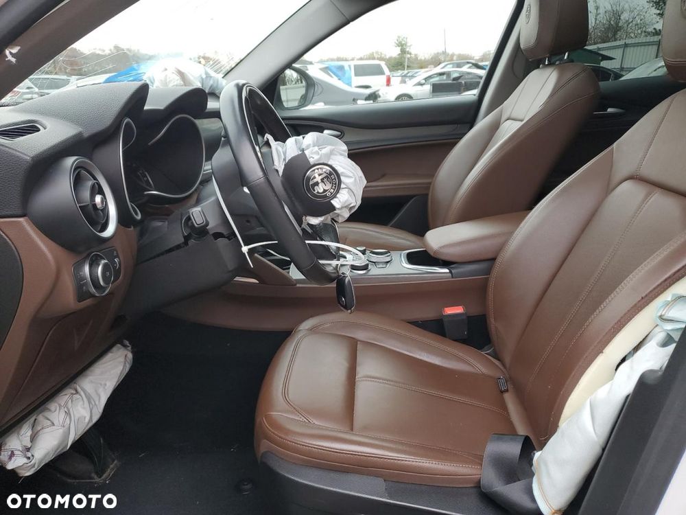 Alfa Romeo Stelvio 2.0 Turbo 16V AT8-Q4 Ti - 13